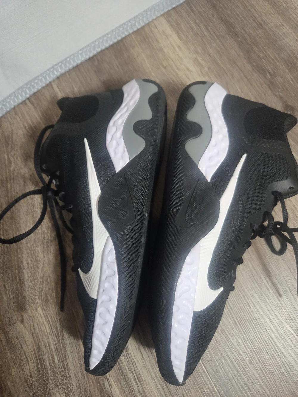 Nike Renew Elevate Men’s 9.5 Black White Basketball Shoes CK2669-001